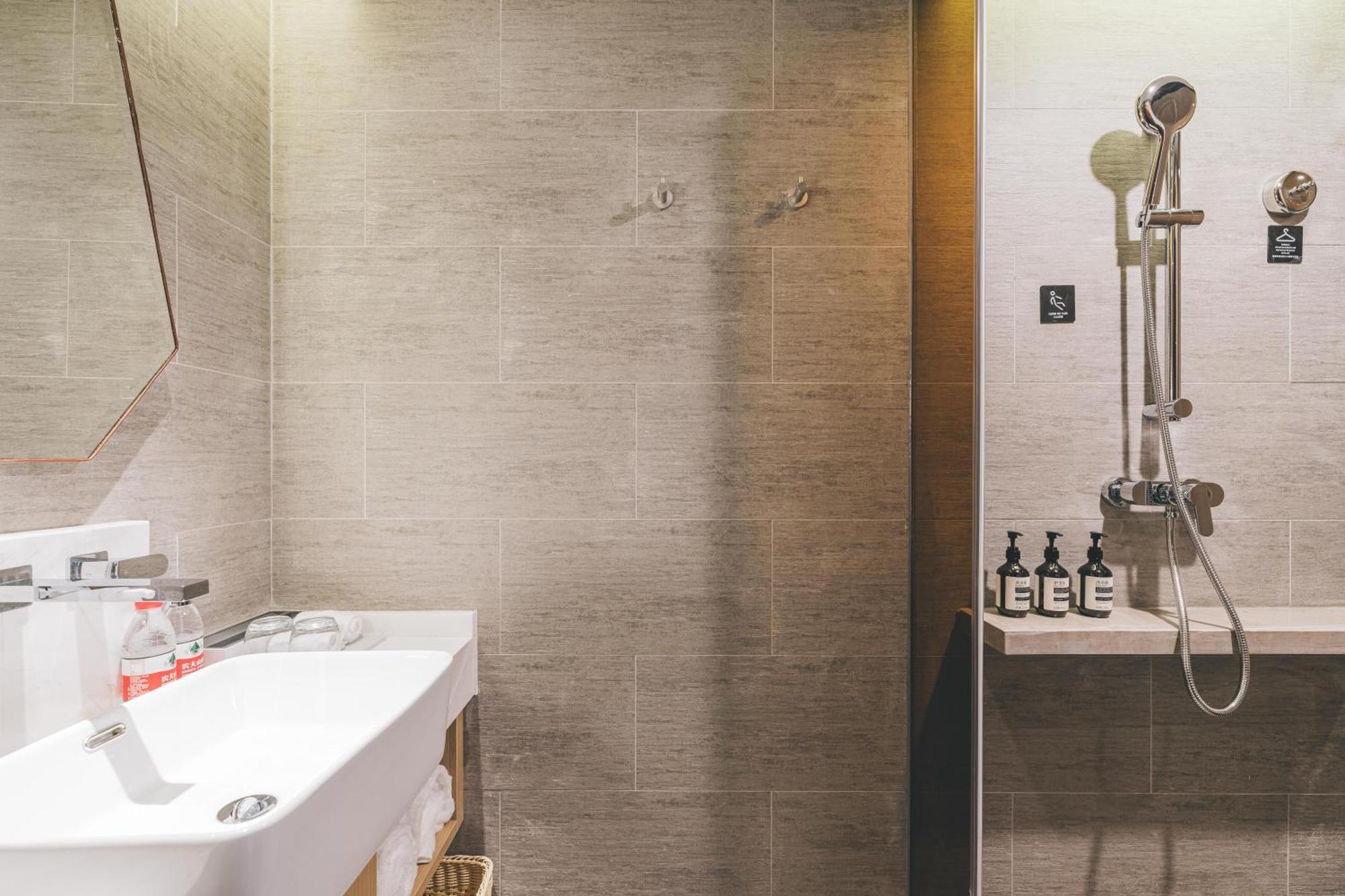 Hotel Atour S Xujiahui Tianyaoqiao